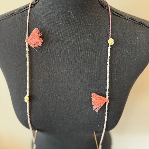 🌸 Handmade Beaded and Tasseled Sunglasses Frame Chain Strap - Picture 3 of 4